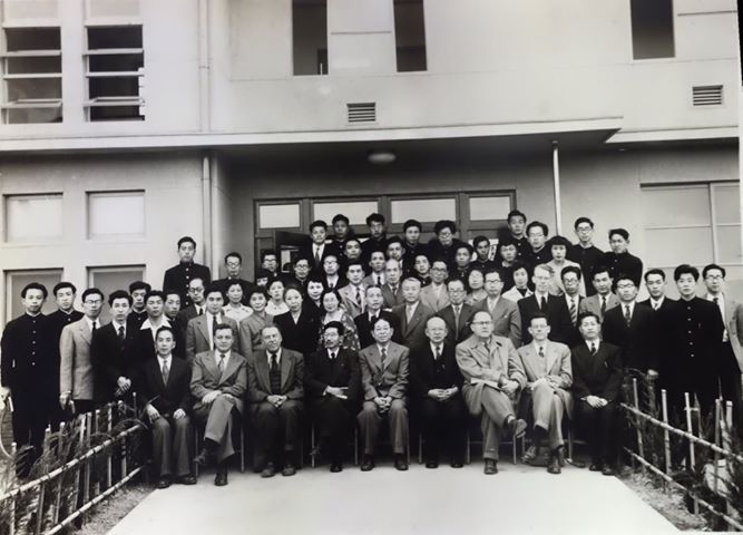 壮図寮の開寮式後の記念写真（1954）